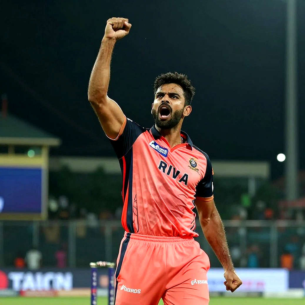সীমানার দড়ি আর লোহার হোর্ডিংয়ের মাঝখানে: ওয়েদারাল্ডের কনকাশন আর শেফিল্ড শিল্ডের অদৃশ্য ঝুঁকি সীমানার দড়ি আর লোহার হোর্ডিংয়ের মাঝখানে: ওয়েদারাল্ডের কনকাশন আর শেফিল্ড শিল্ডের অদৃশ্য ঝুঁকি