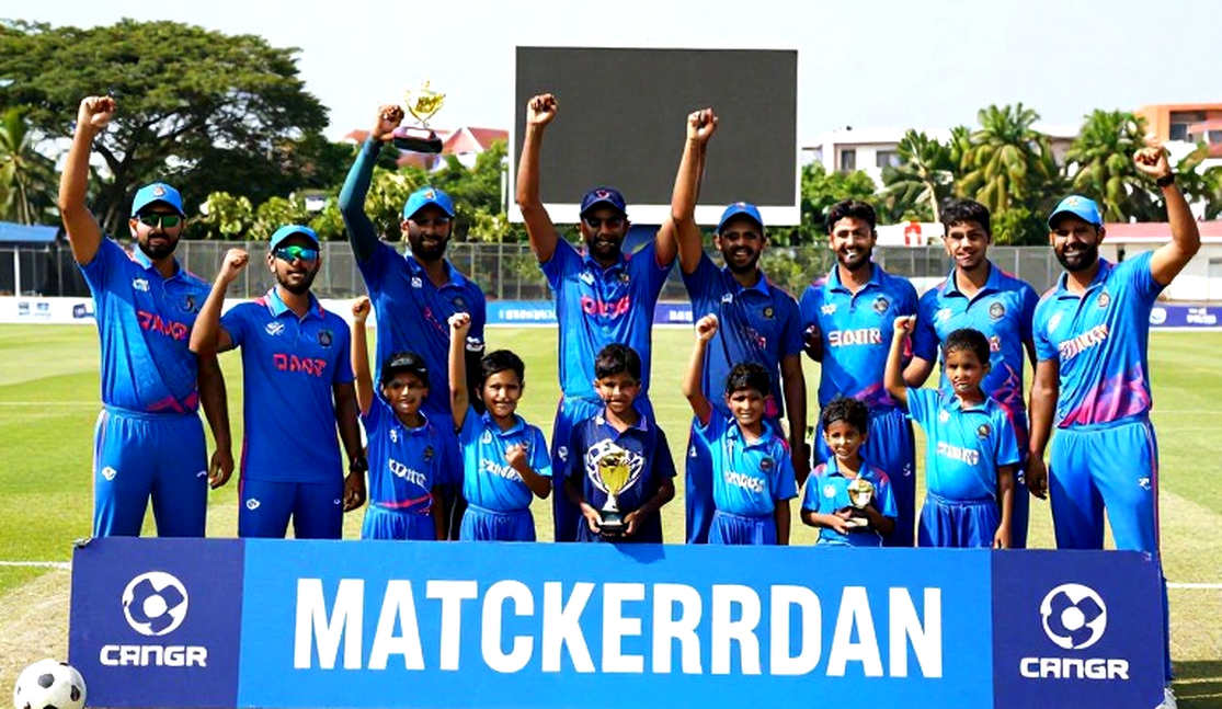"দশ বছর আপনার নেতৃত্ব": একটি প্রশংসার বাক্য কী বলে, কী বলে না "দশ বছর আপনার নেতৃত্ব": একটি প্রশংসার বাক্য কী বলে, কী বলে না
